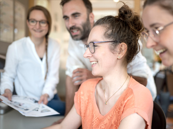 Im Team aus Designern und IT-Entwicklern entsteht das Corporate Design